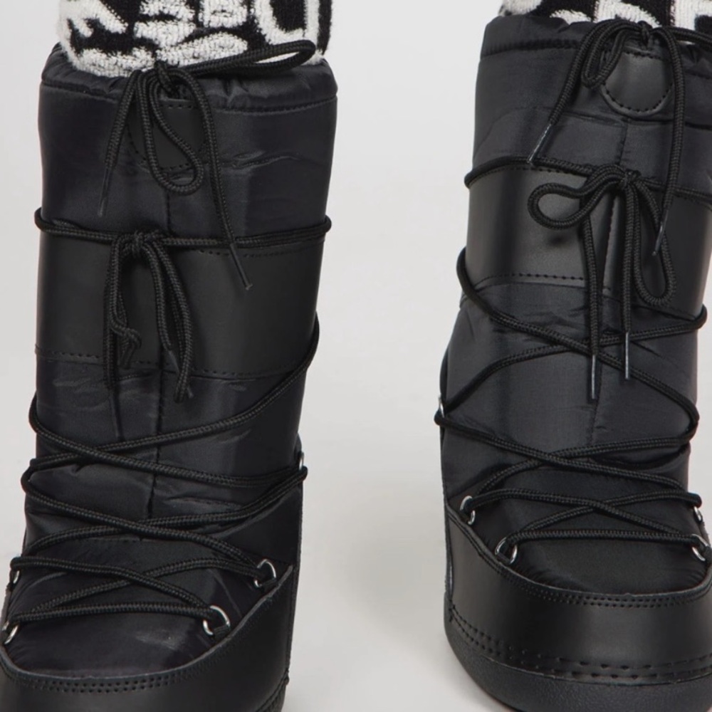 Moon boots